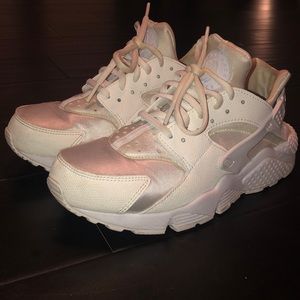 all white nike huarache’s US women’s size 8
